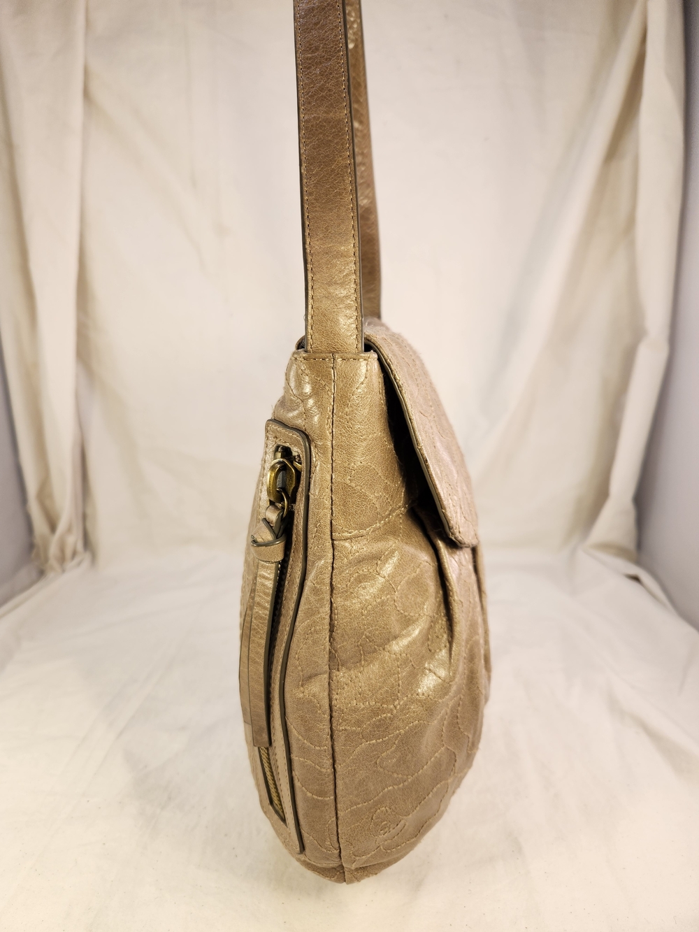 HOBO INTERNATIONAL DISTRESSED FLORAL SHOULDER TAUPE PURSE BAG - Picture 13 of 13